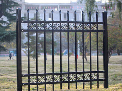 4橫杠鋅鋼護(hù)欄圖片1