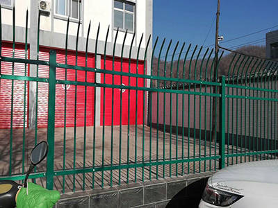 單彎鋅鋼護(hù)欄圖片1